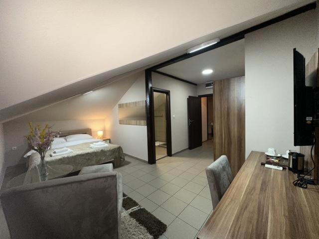 Jp Motel Mali Pariz Μπορ Εξωτερικό φωτογραφία