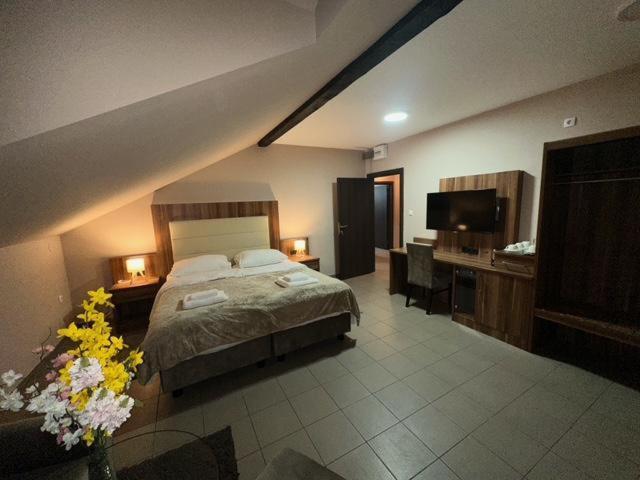 Jp Motel Mali Pariz Μπορ Εξωτερικό φωτογραφία