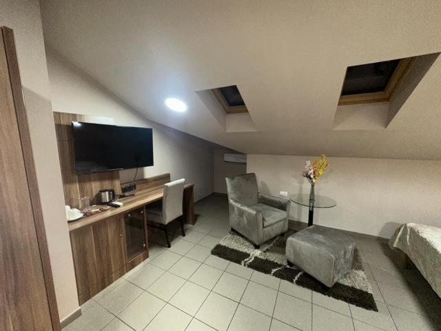 Jp Motel Mali Pariz Μπορ Εξωτερικό φωτογραφία