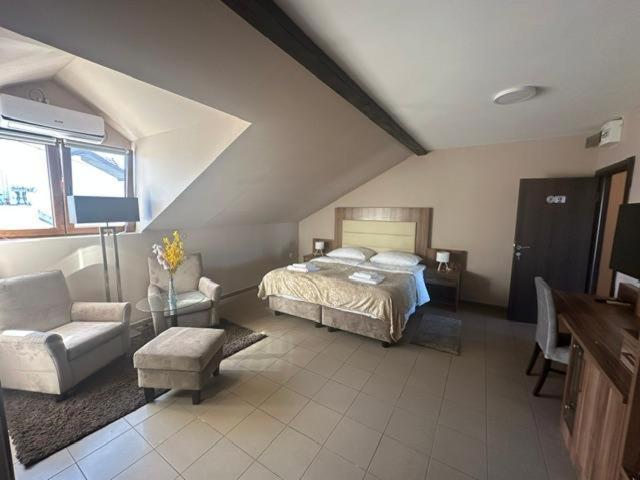 Jp Motel Mali Pariz Μπορ Εξωτερικό φωτογραφία